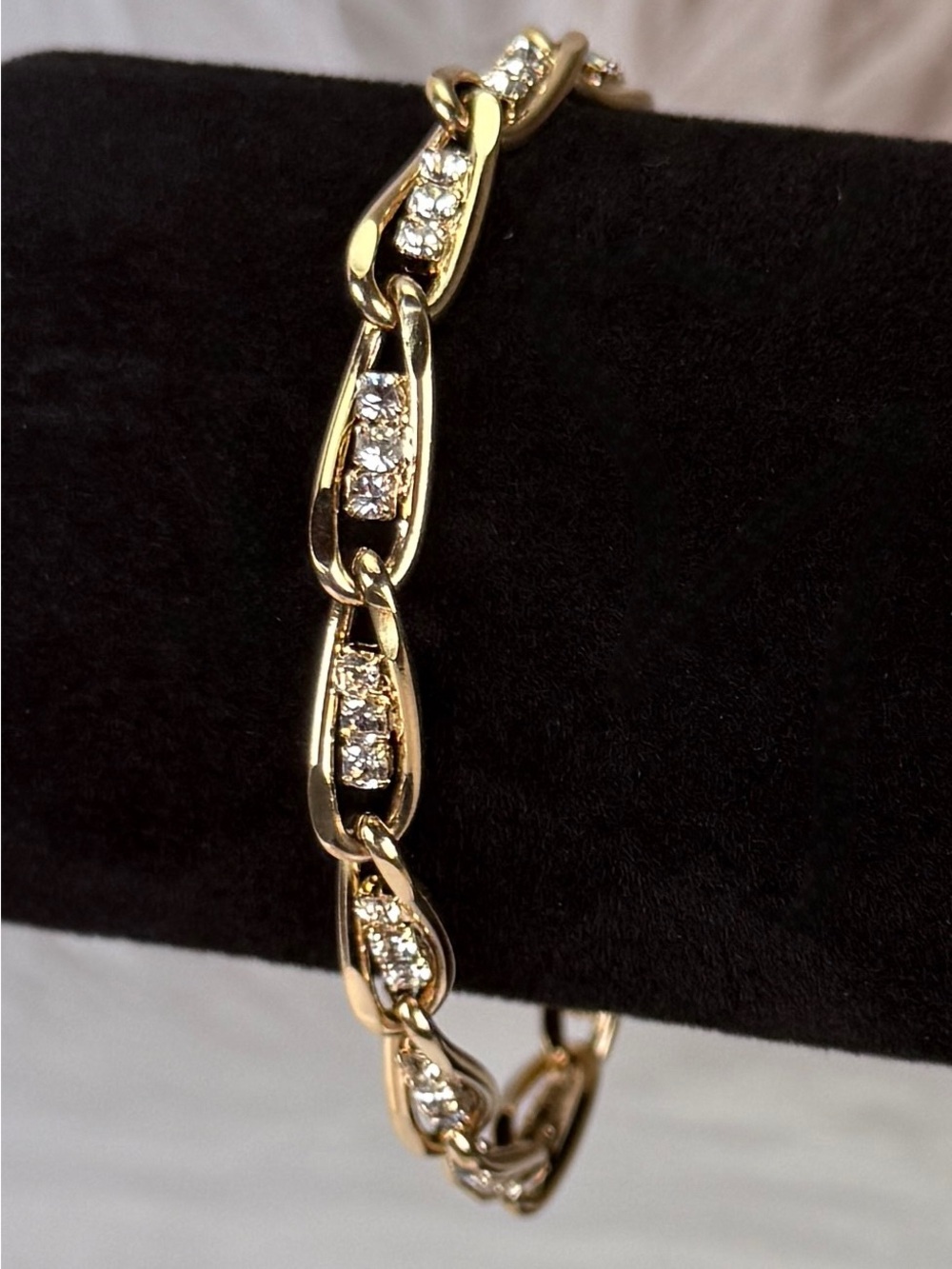 Vintage goldtone, clear bling, chain-link tennis bracelet
